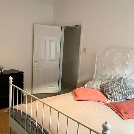 Beautiful Home, 3 Bedroom House Near Alton Towers, Wedgwood Museum, Universities Newcastle-under-Lyme Eksteriør bilde
