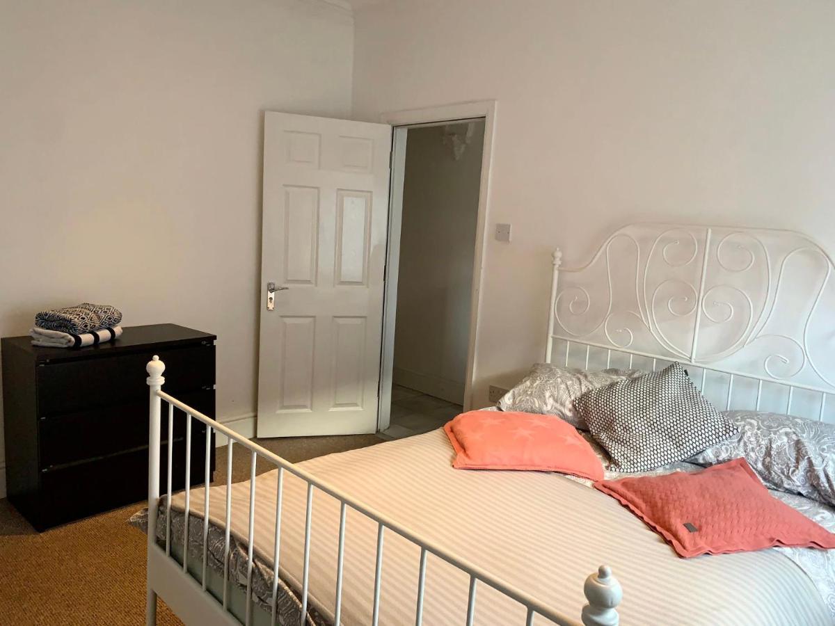 Beautiful Home, 3 Bedroom House Near Alton Towers, Wedgwood Museum, Universities Newcastle-under-Lyme Eksteriør bilde