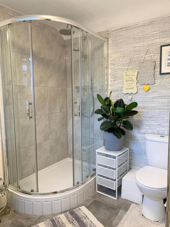 Beautiful Home, 3 Bedroom House Near Alton Towers, Wedgwood Museum, Universities Newcastle-under-Lyme Eksteriør bilde